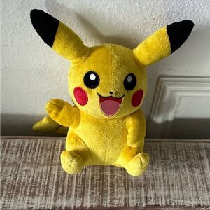 POKÉMON Tomy Yellow Pikachu Plush Toy